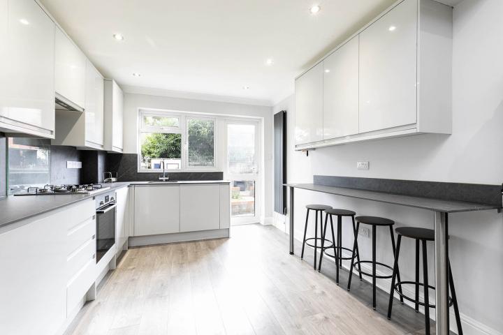 			5 Bedroom, 1 bath, 1 reception House			 Burnley Road, DOLLIS HILL